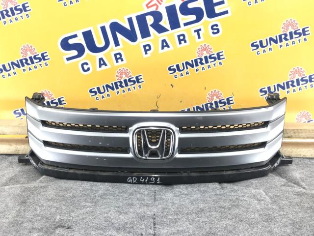 Решетка радиатора на HONDA FREED SPIKE GB3