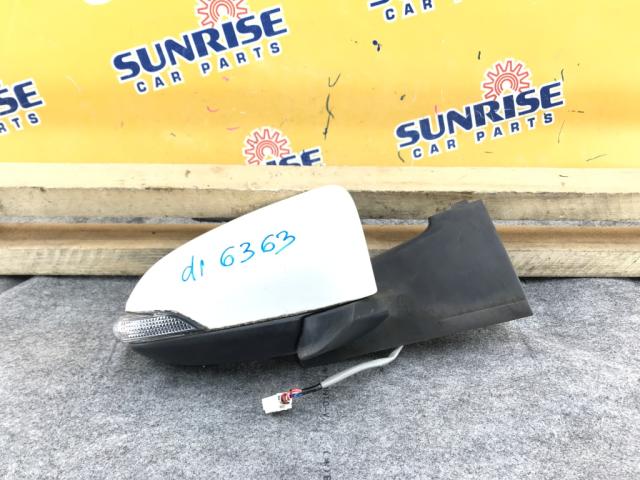 Зеркало на TOYOTA VITZ NSP130