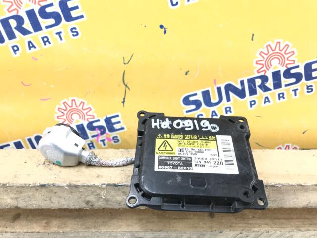 Блок розжига ксенона на TOYOTA ISIS ANM10W